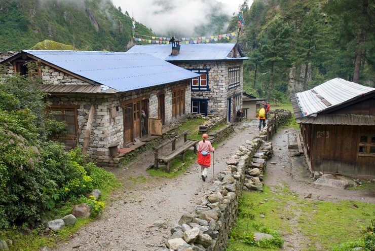 trekking-group-solukhumbu-khumbu-mount-everest-region-nepal_621486-1947
