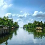 Kerala monsoon tour packages – backwaters, Munnar hills & Ayurveda retreat